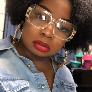 Meet your Posher, Mia